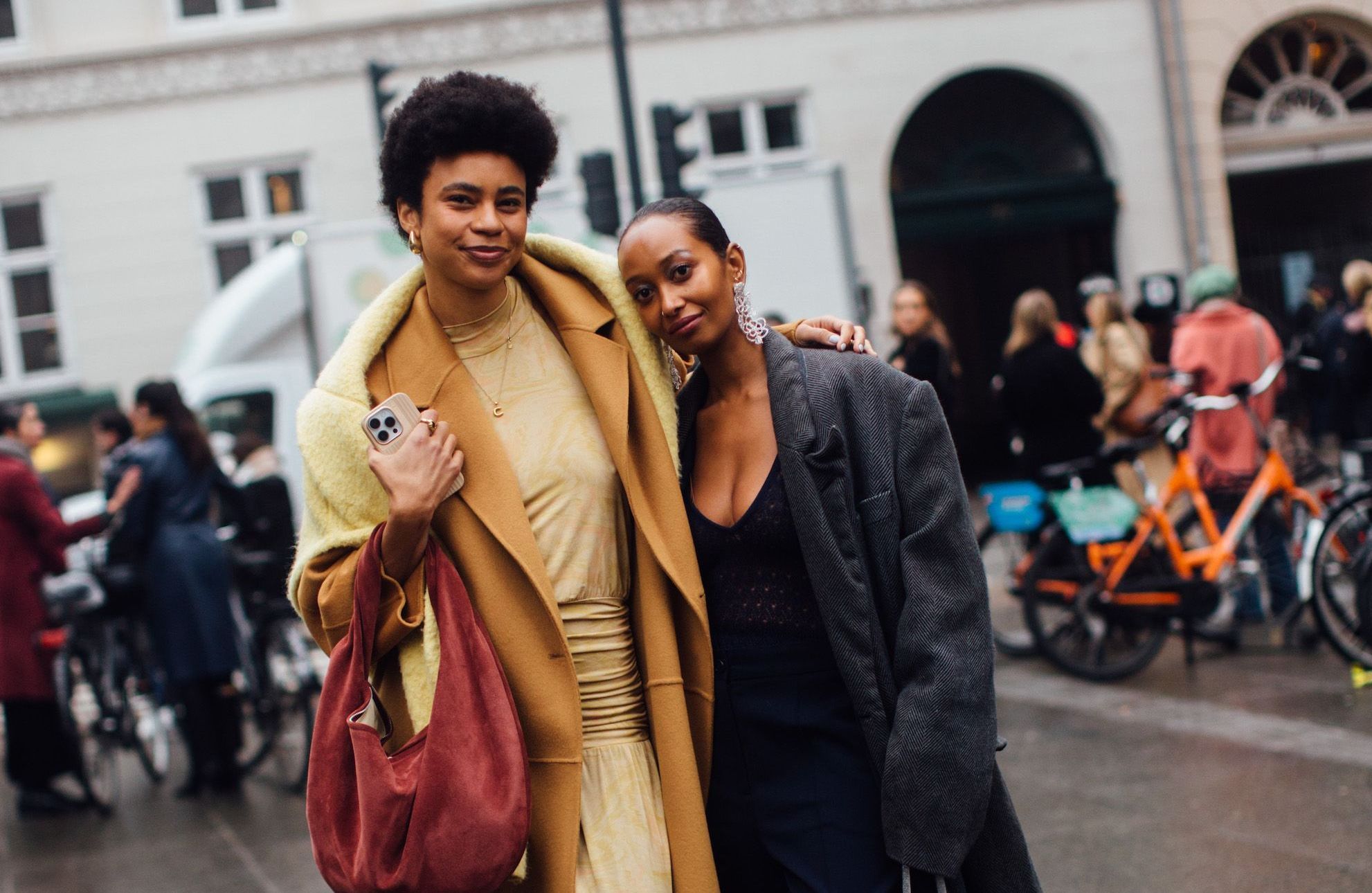 Comment assortir votre sac à main à votre tenue pour un style parfait - Aspire Liberty